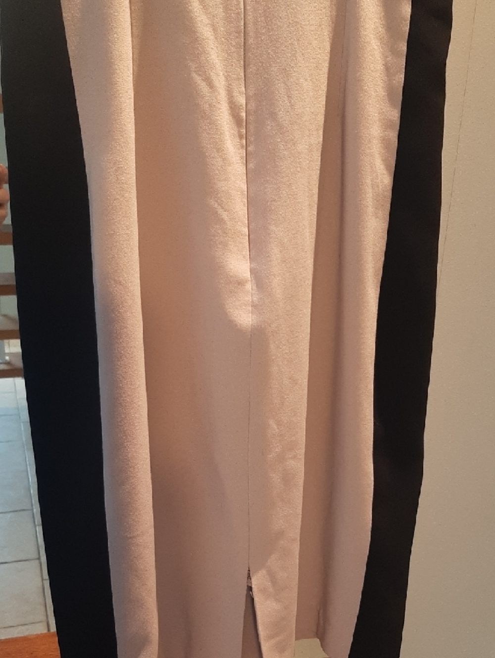 BCBGMaxAzria🖤FITTED Beige and Black Contrast Midi Sheath Dress Sz 4 - Picture 3 of 8